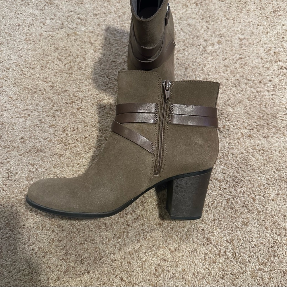 Clark’s Bootie - Picture 2 of 7